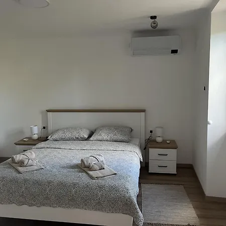 Apartment Elegant With Garden